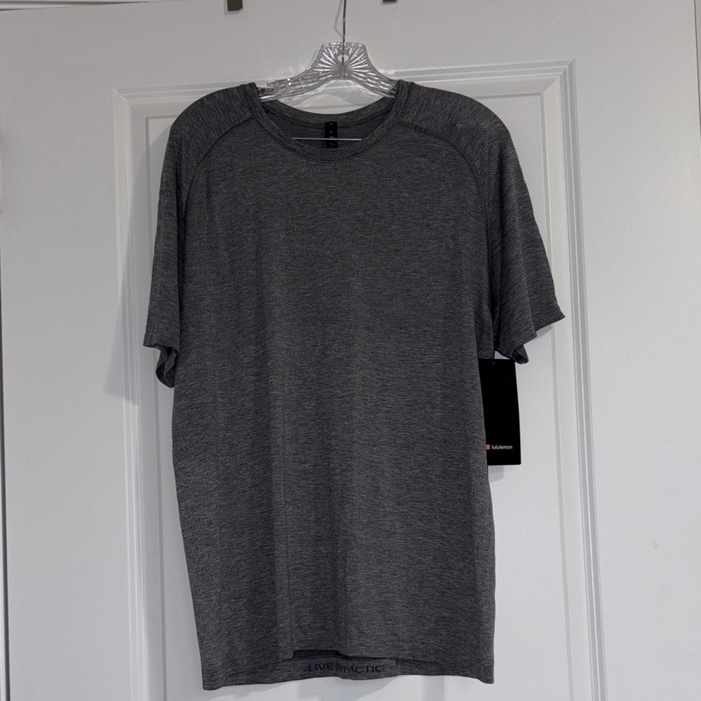 Lululemon Men’s Short Sleeve Tee in Slate/White